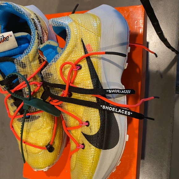 Sneakers - Picture 2 of 5